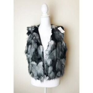 Elian’s Trading Co. • NWT Grey Black Faux …